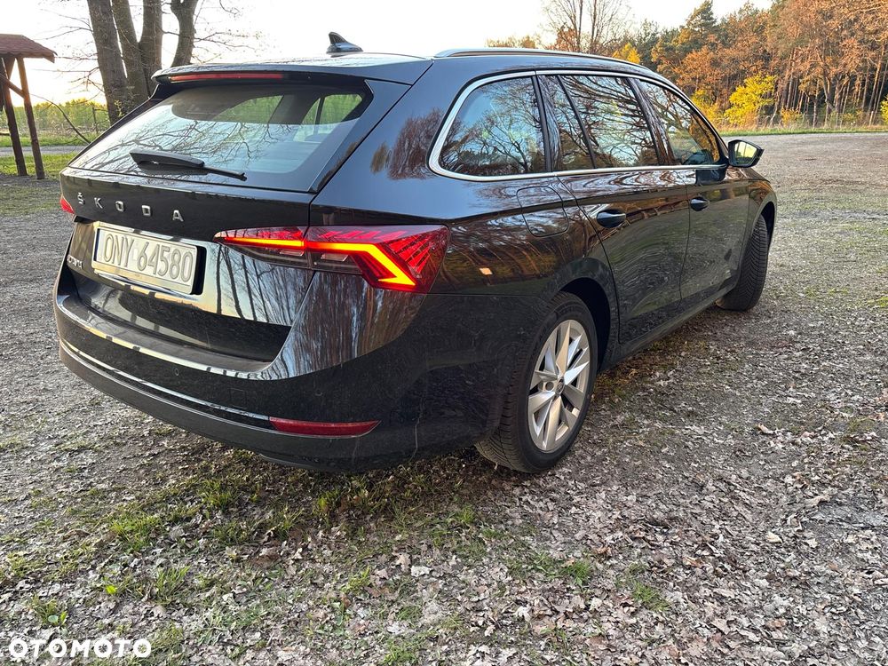 Skoda Octavia 2.0 TDI DSG Sportline - 23