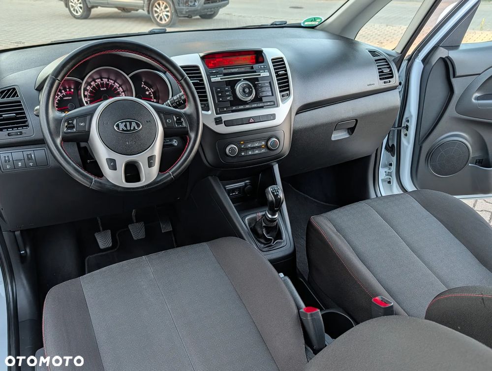 Kia Venga - 32