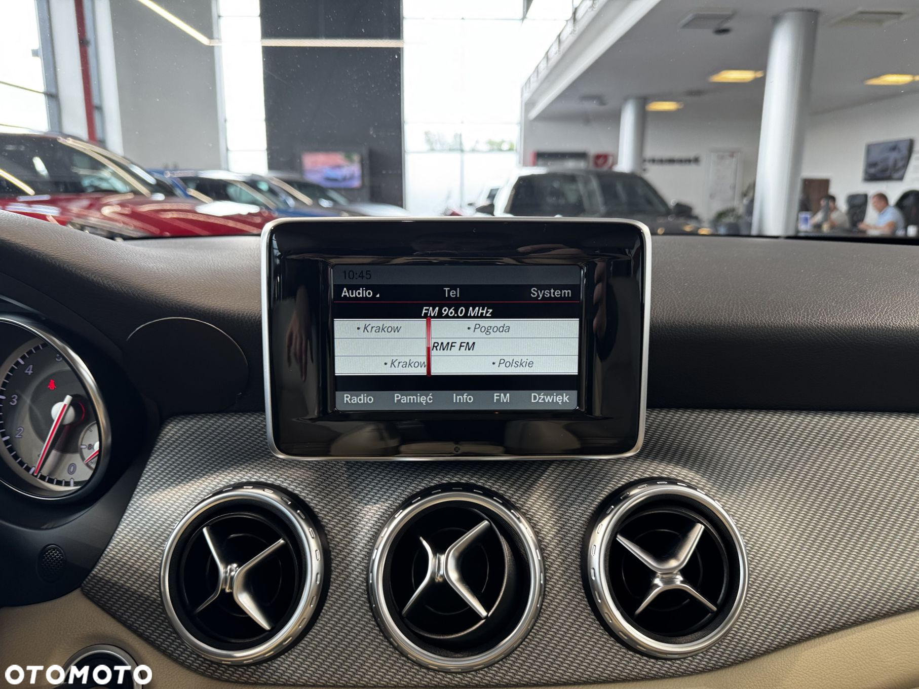 Mercedes-Benz GLA - 23