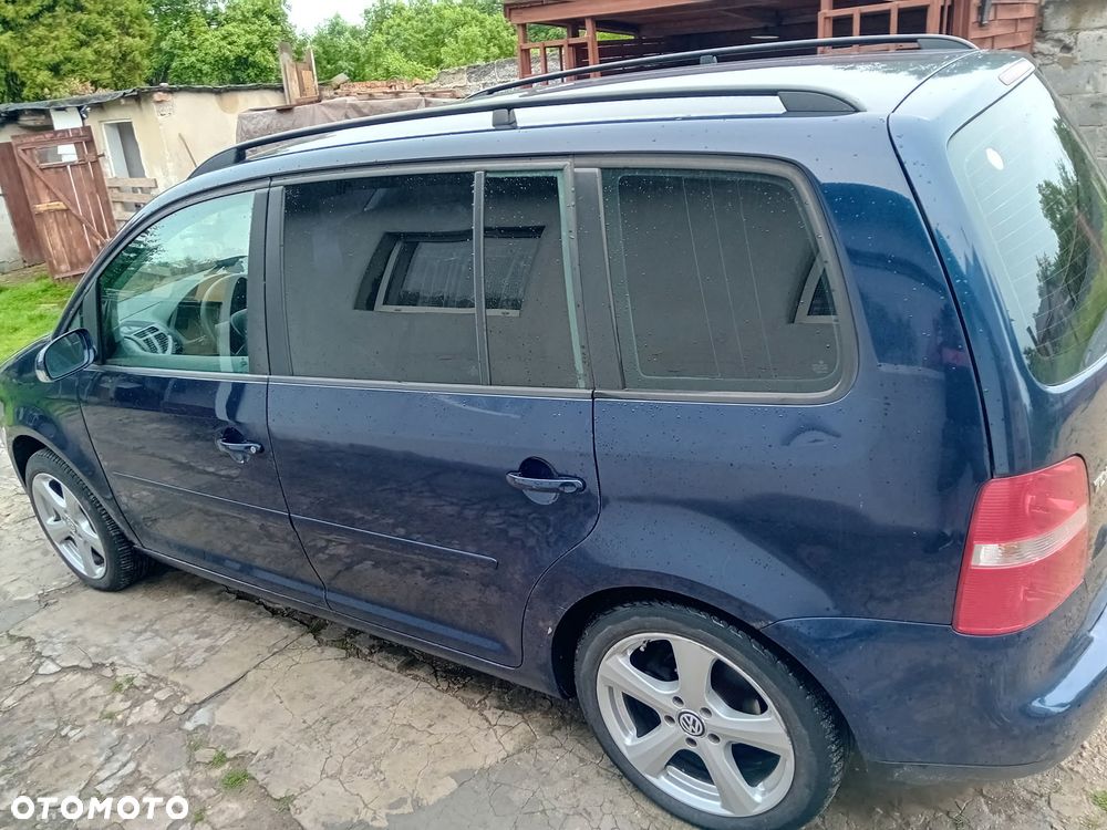 Volkswagen Touran 2.0 TDI Highline - 3