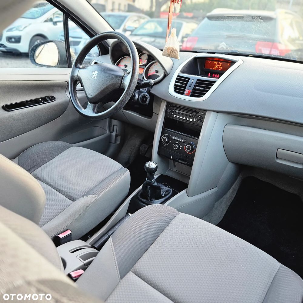 Peugeot 207 1.4 - 25