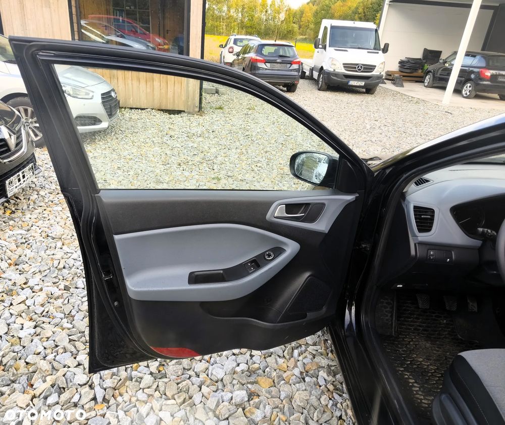 Hyundai i20 blue 1.2 - 18