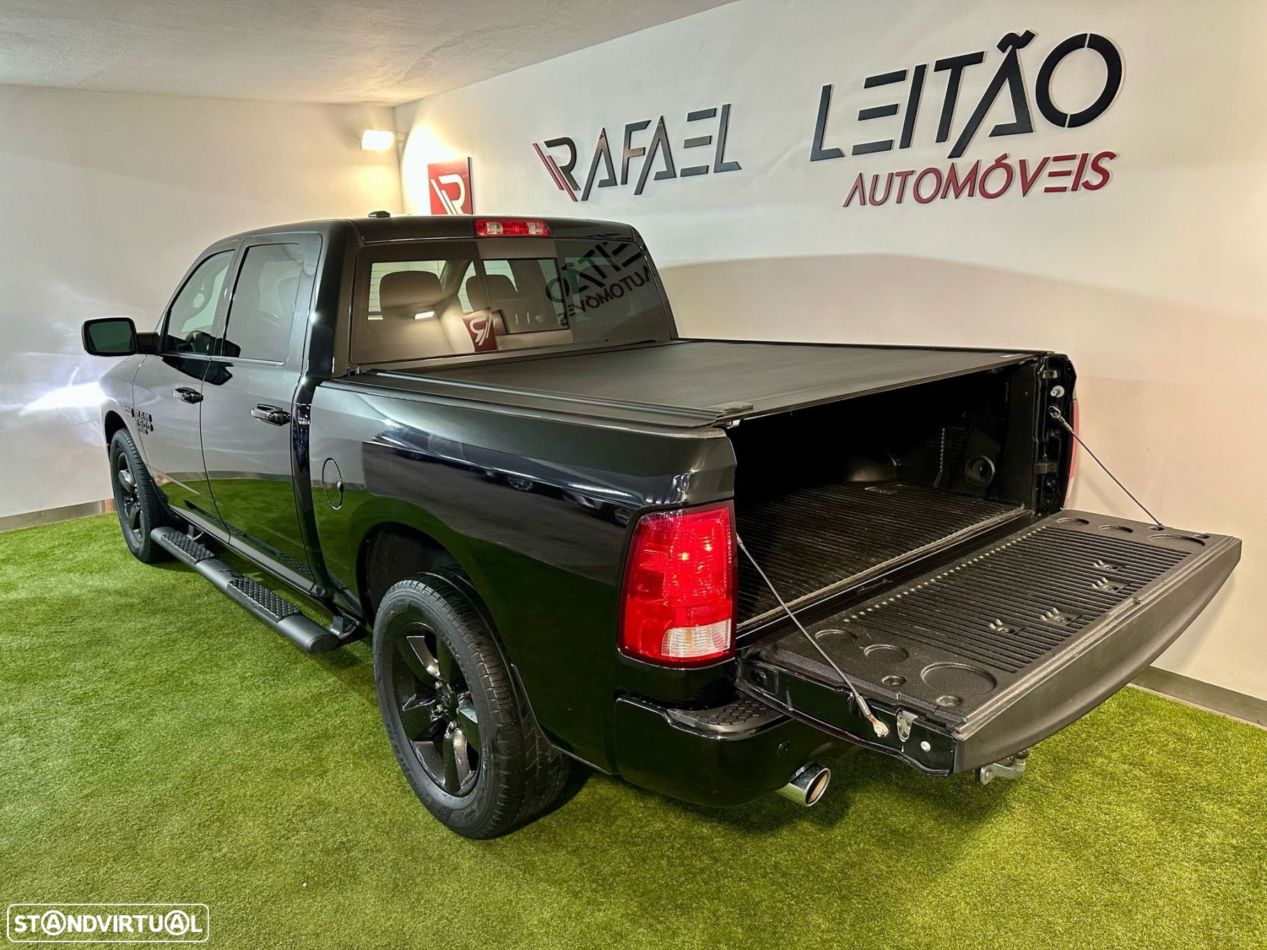 Dodge RAM 1500 5.7 V8 - 12
