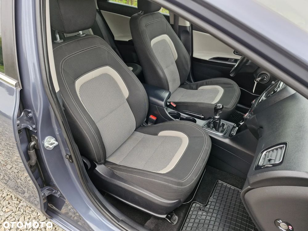 Kia Ceed - 25