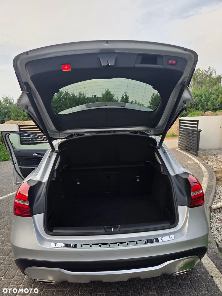 Mercedes-Benz GLA 220 d 4-Matic - 11