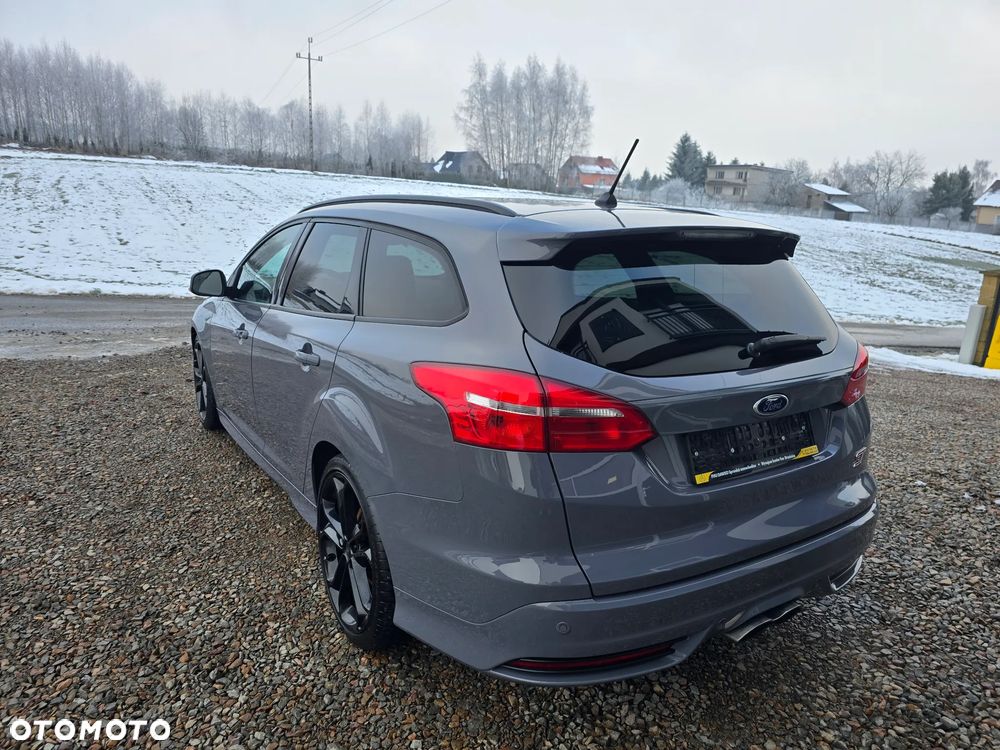 Ford Focus 2.0 EcoBoost ST - 25