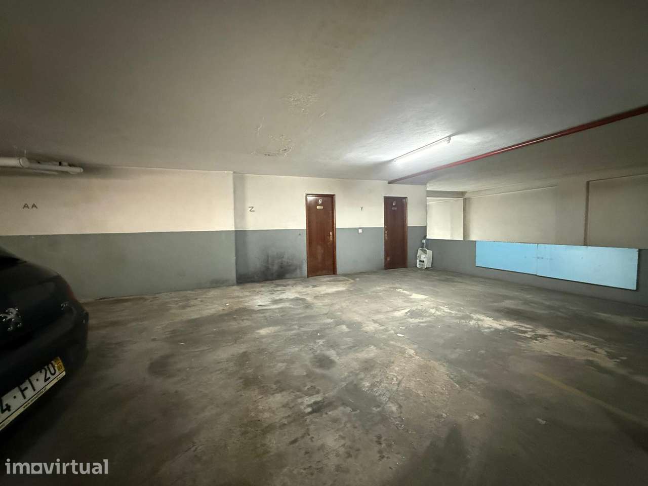 LUGAR de GARAGEM + ARRUMOS FECHADOS com 22,90 m² - Grande imagem: 3/22