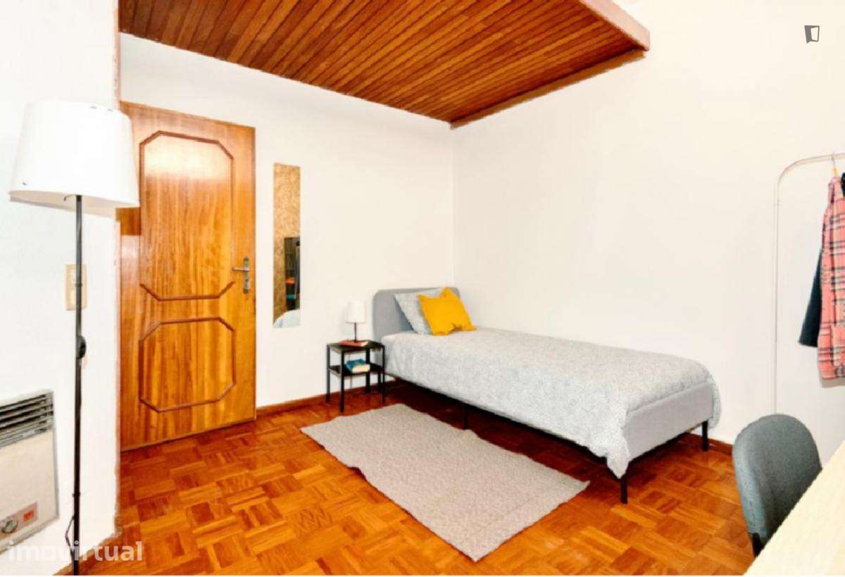 Quarto - localizado em Paranhos Porto - Grande imagem: 3/18