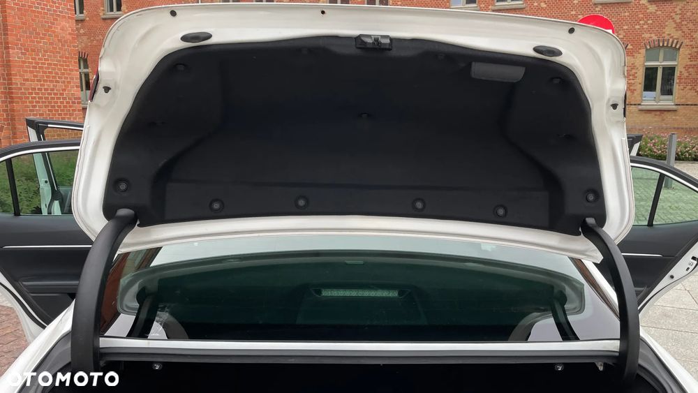 Toyota Camry 2.5 Hybrid Comfort CVT - 29