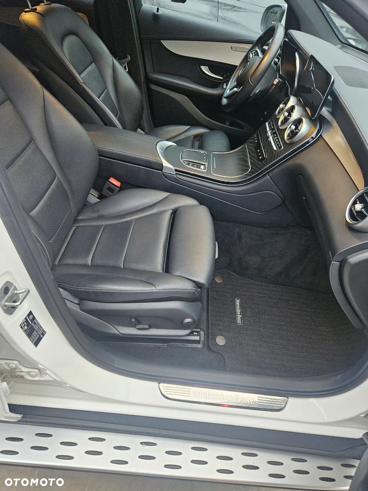 Mercedes-Benz GLC 300 de 4Matic 9G-TRONIC Exclusive - 9