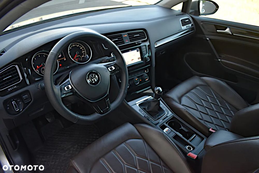 Volkswagen Golf - 31