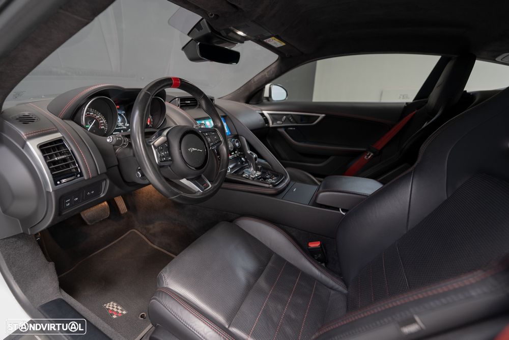 Jaguar F-Type 2.0 i4 Chequered Flag - 16