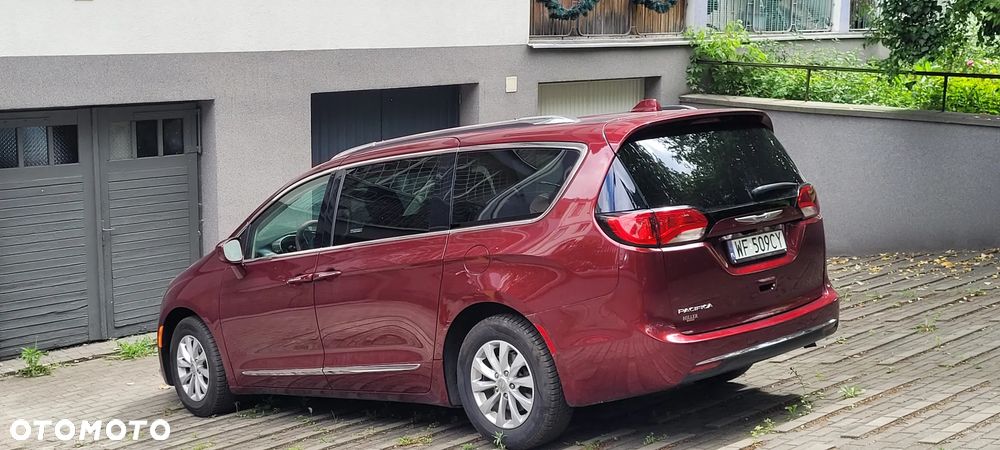 Chrysler Pacifica - 1