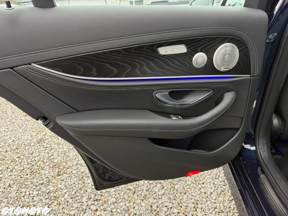 Mercedes-Benz Klasa E 300 de PHEV 4-Matic AMG 9G-Tronic - 24