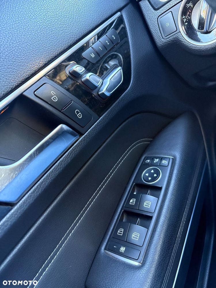 Mercedes-Benz Klasa E 400 4Matic 9G-TRONIC AMG Line - 17