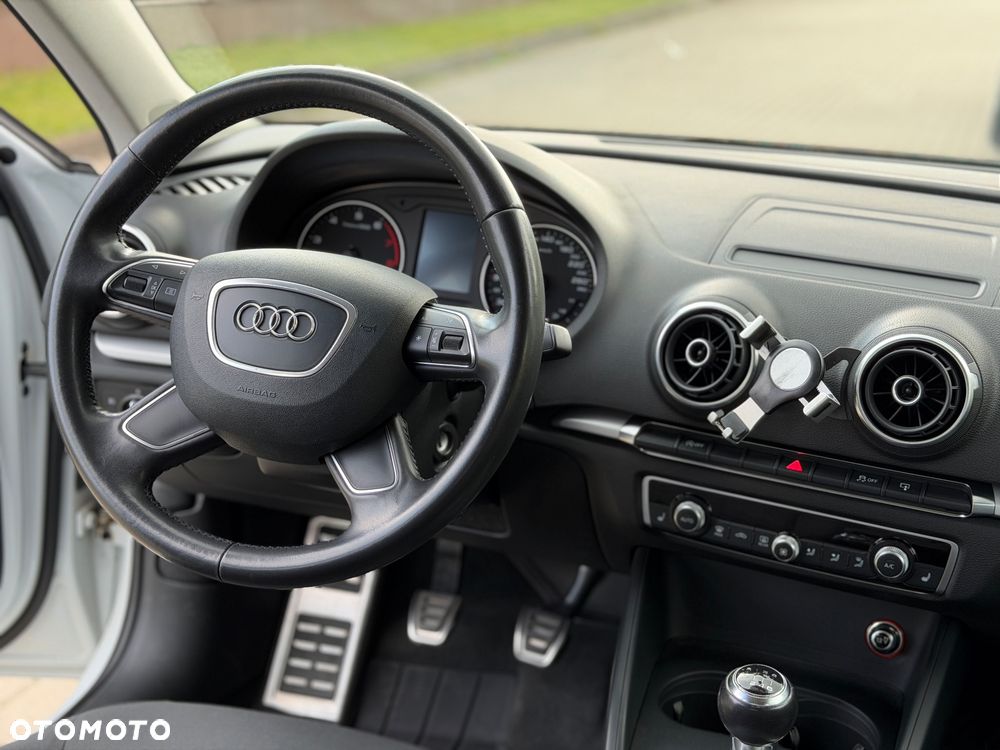 Audi A3 Sportback 1.2 TFSI Attraction - 25