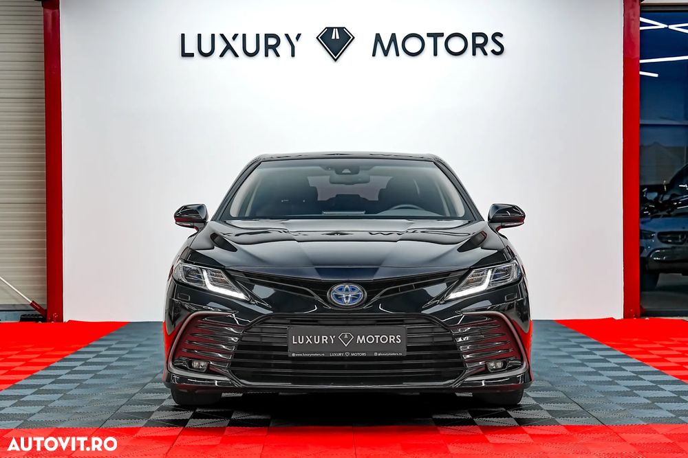 Toyota Camry Luxury - 3
