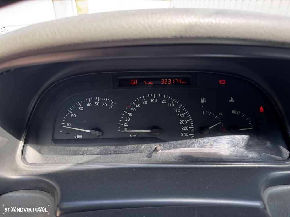 Renault Laguna 1.9 dTi RXE - 9