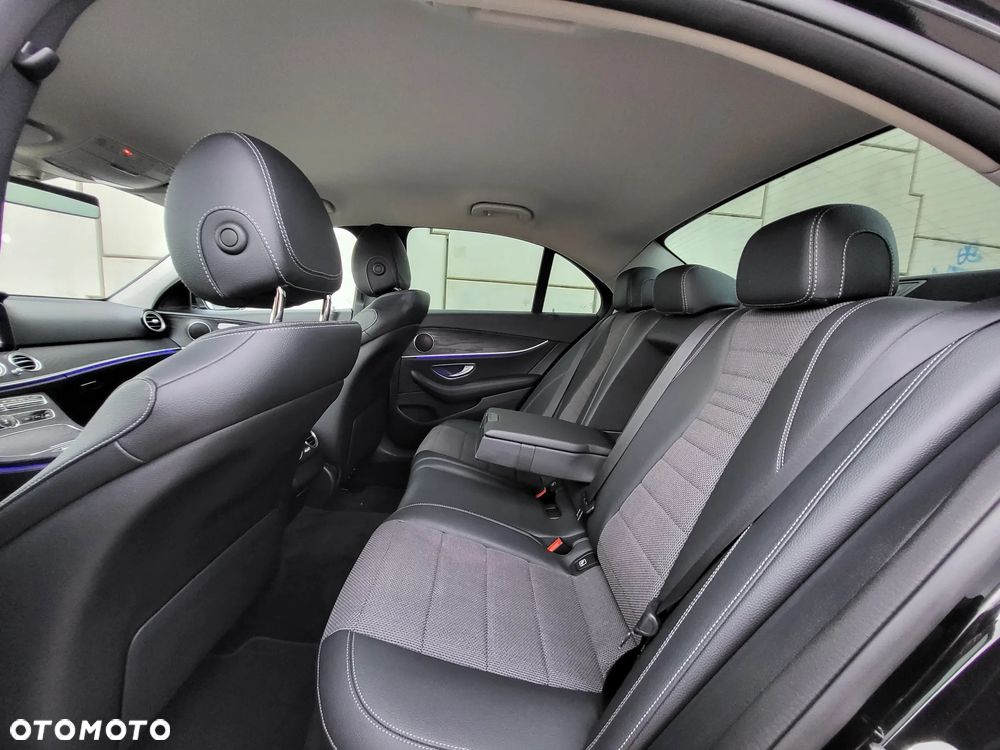 Mercedes-Benz Klasa E 220 d 4-Matic 9G-TRONIC - 25