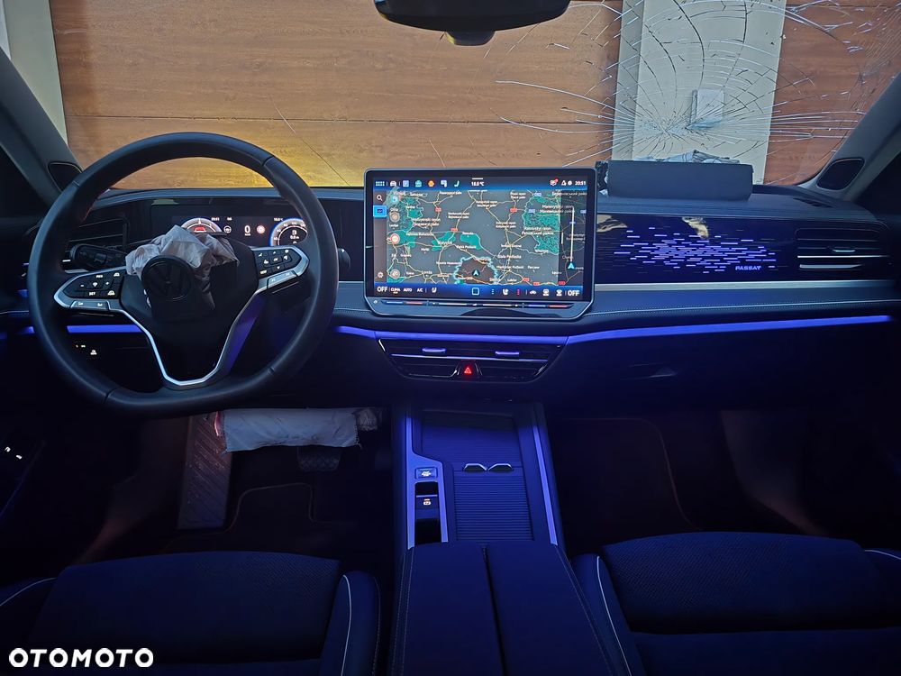 Volkswagen Passat - 1