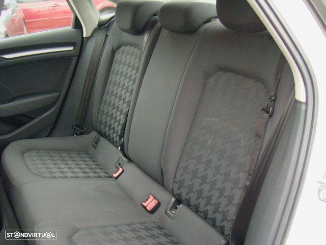 Audi A3 Limousine 1.6 TDI Business Line Attraction Ultra - 35