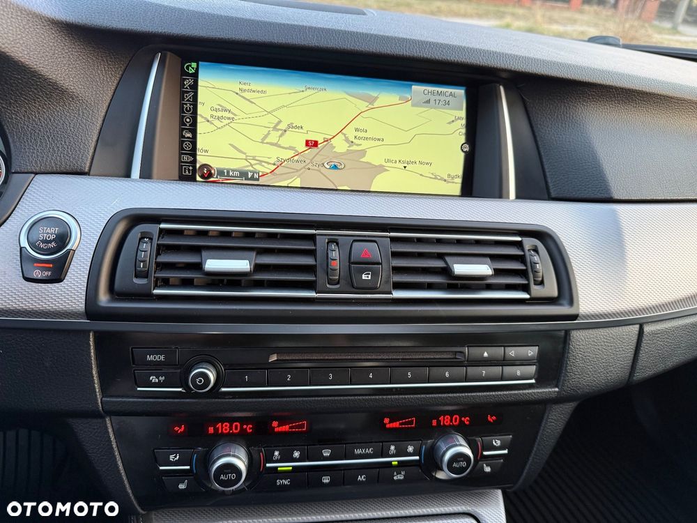 BMW Seria 5 525d xDrive - 16