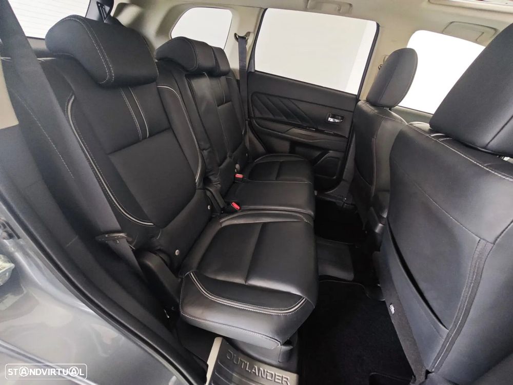 Mitsubishi Outlander - 53