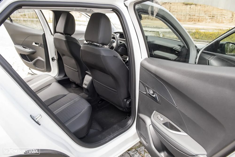 Peugeot 2008 1.2 PureTech Allure Pack EAT8 - 23