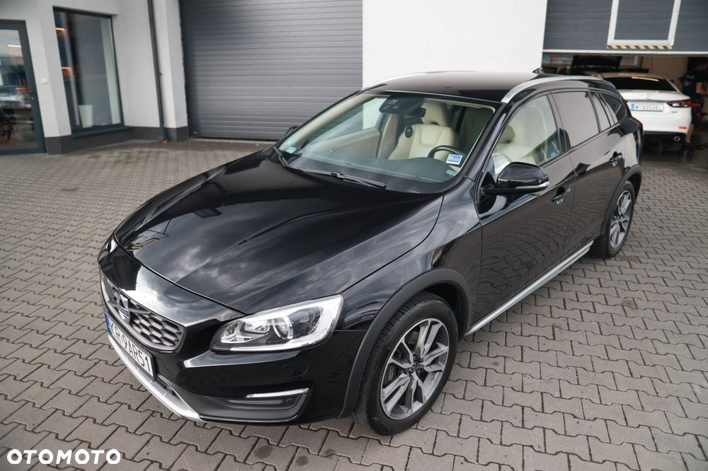 Volvo V60 T5 Drive-E Dynamic Edition (Momentum) - 2