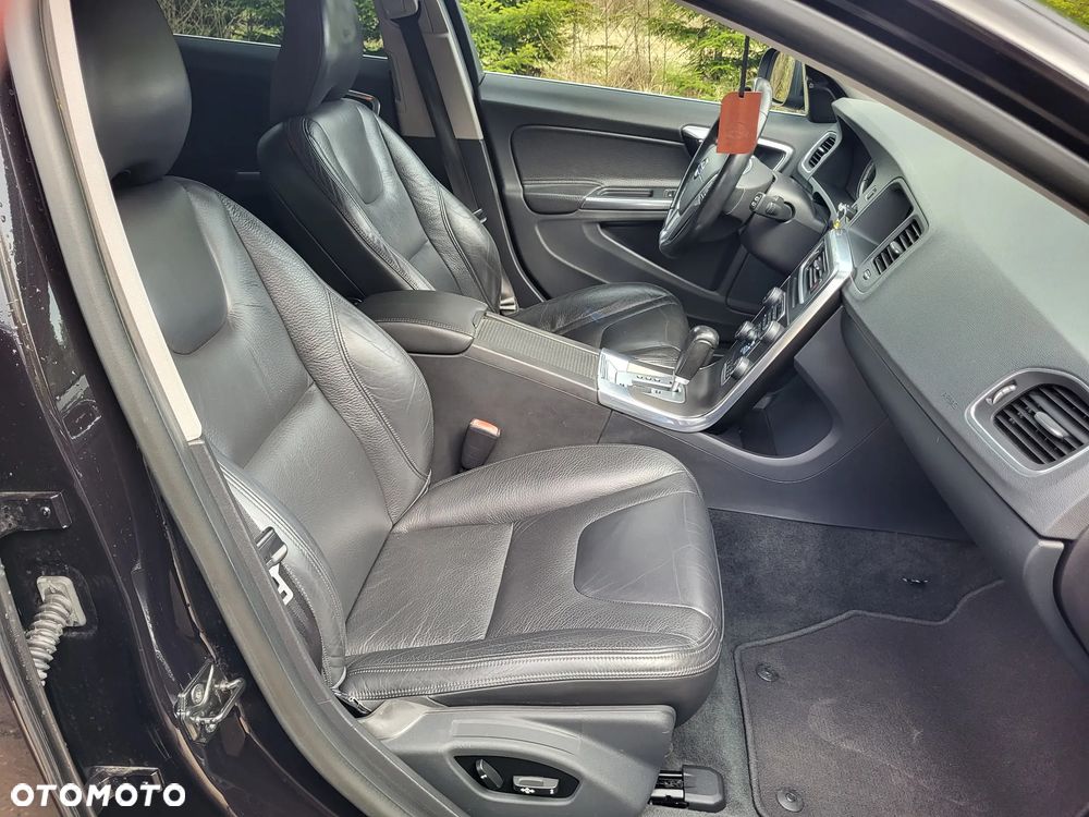Volvo V60 D5 Geartronic Summum - 17