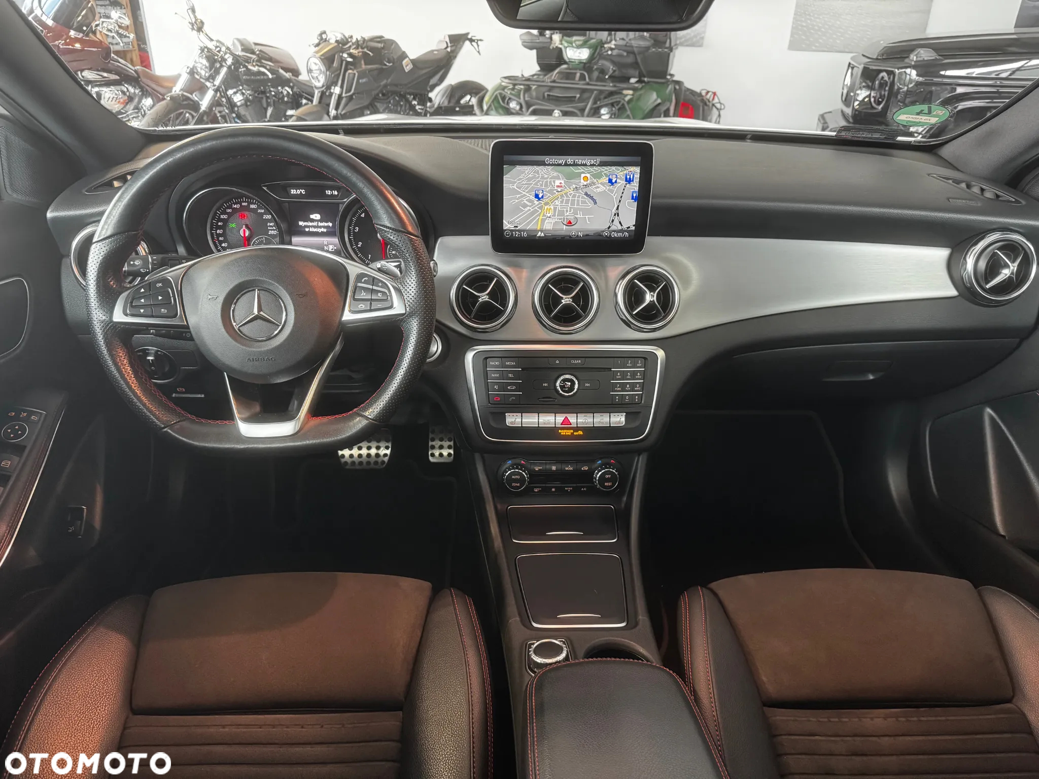 Mercedes-Benz GLA 200 7G-DCT AMG Line - 33