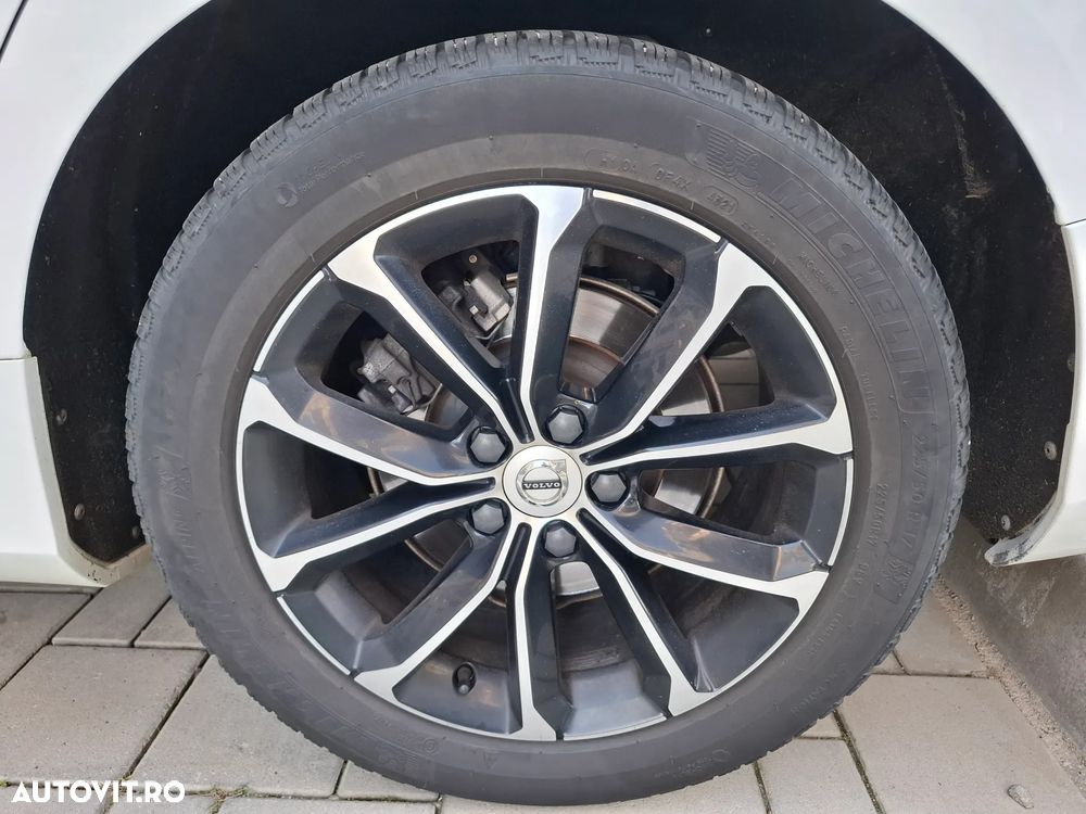 Volvo V60 B4 MHEV AT8 FWD Momentum Pro - 13