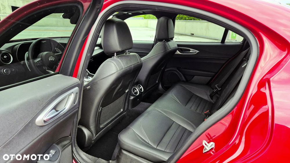 Alfa Romeo Giulia 2.0 Turbo Veloce Q4 - 13