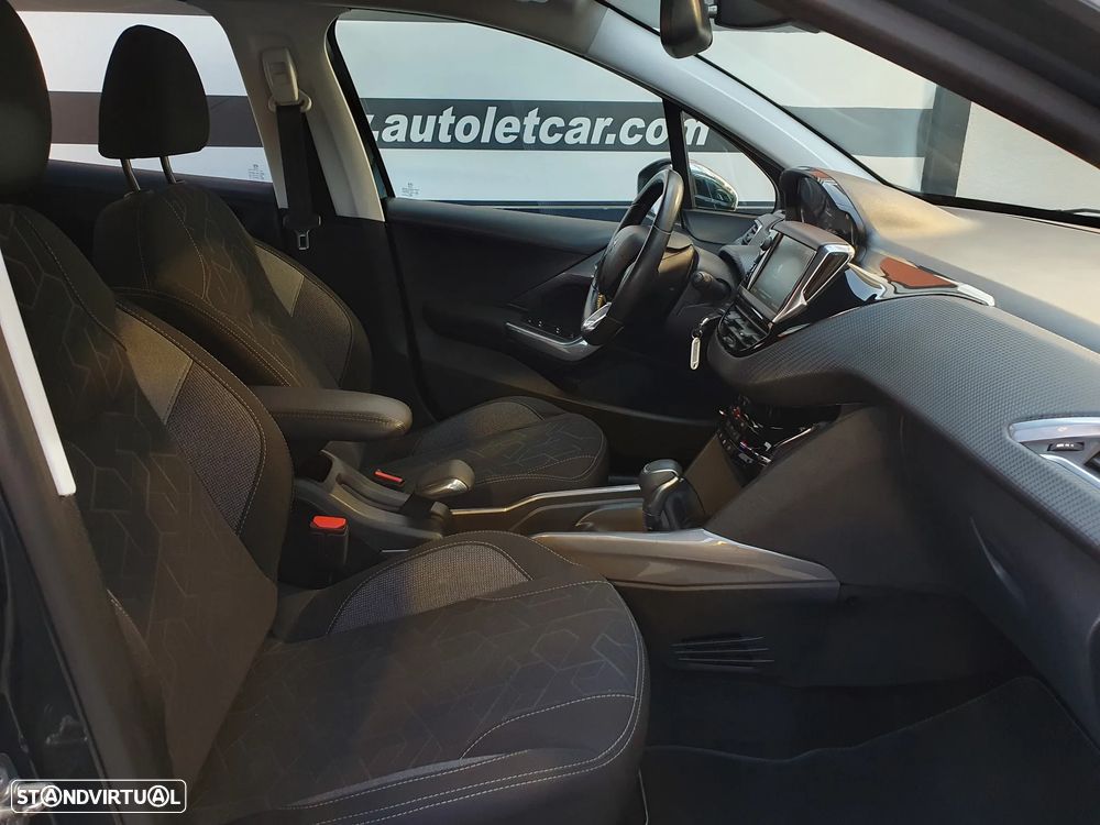 Peugeot 2008 1.2 PureTech Style EAT6 - 4