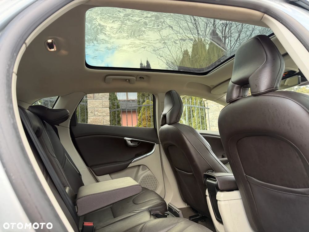 Volvo V40 D2 Inscription - 24