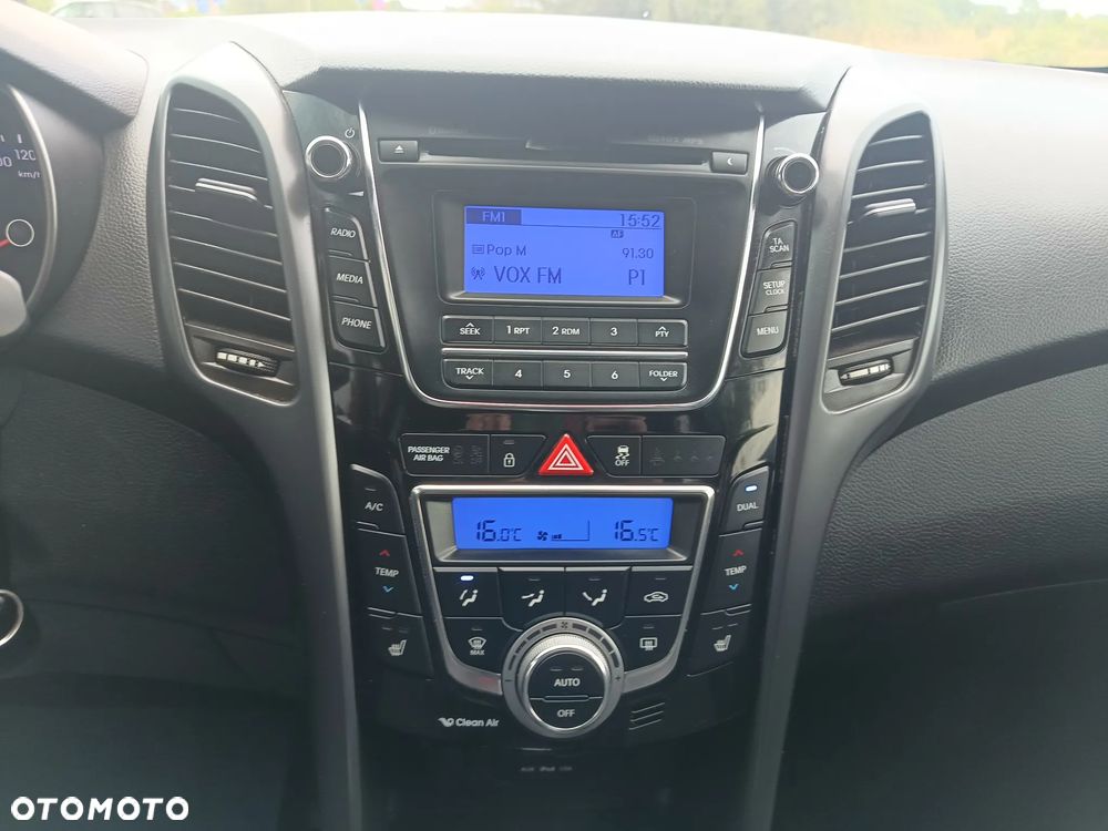 Hyundai i30 blue 1.6 CRDi Style - 11