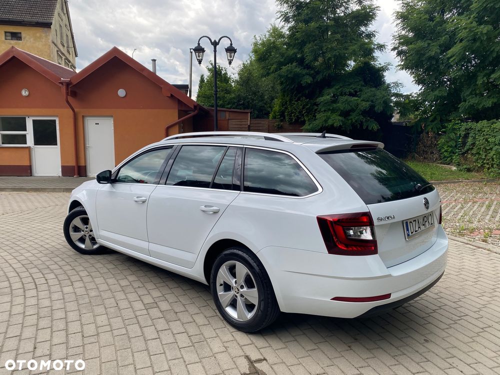 Skoda Octavia Combi 1.6 TDI DSG Premium Edition - 3