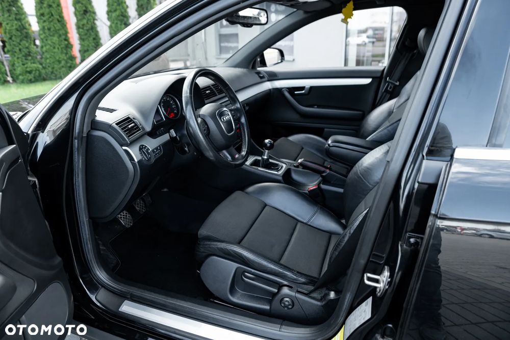 Audi A4 Limousine - 16