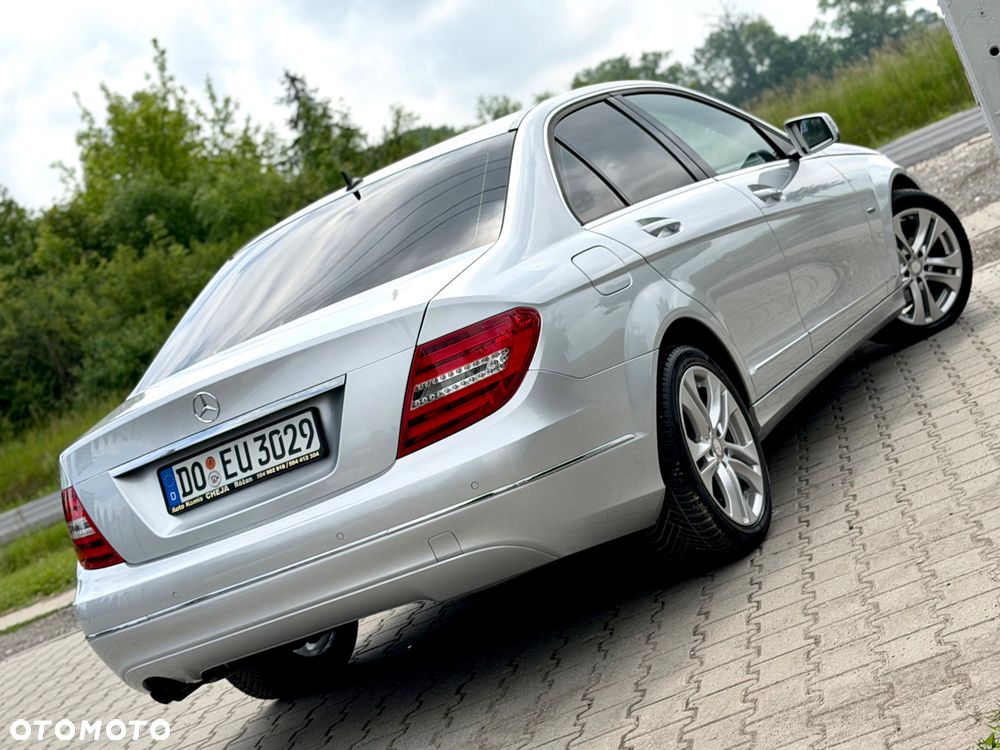 Mercedes-Benz Klasa C 180 CGI Automatik BlueEFFICIENCY Avantgarde - 23