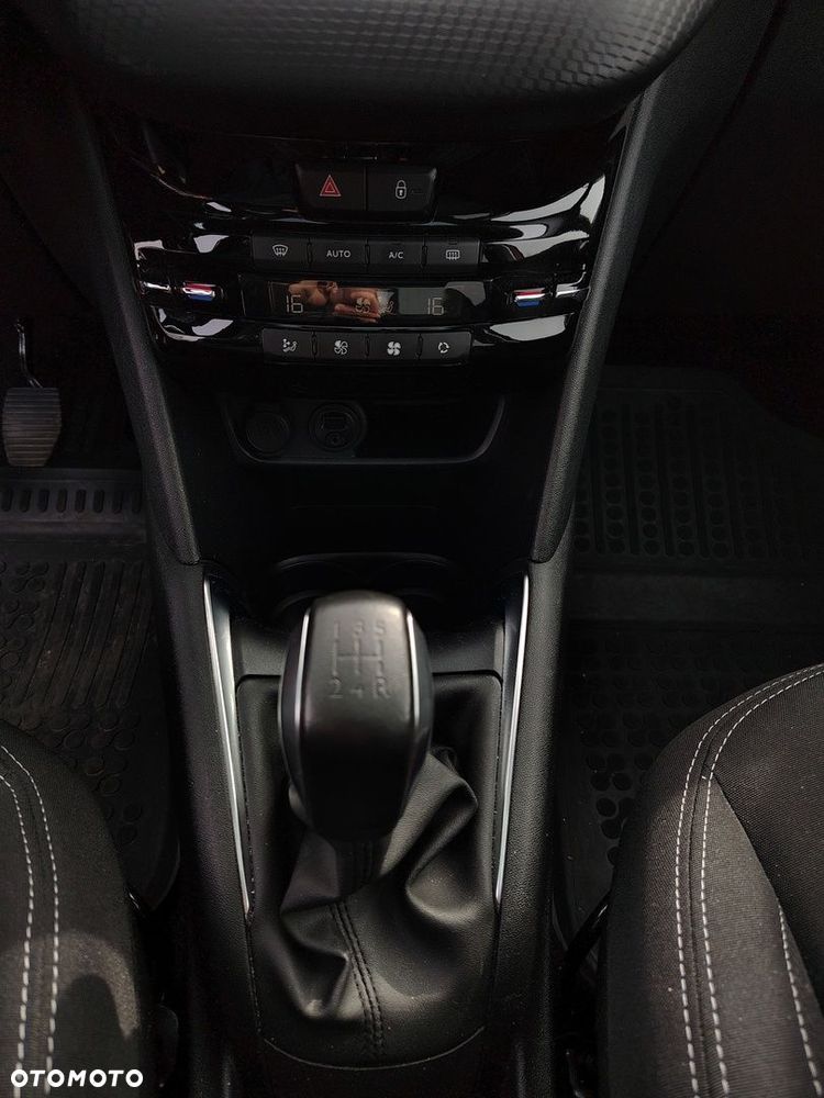 Peugeot 208 1.2 PureTech Allure - 18