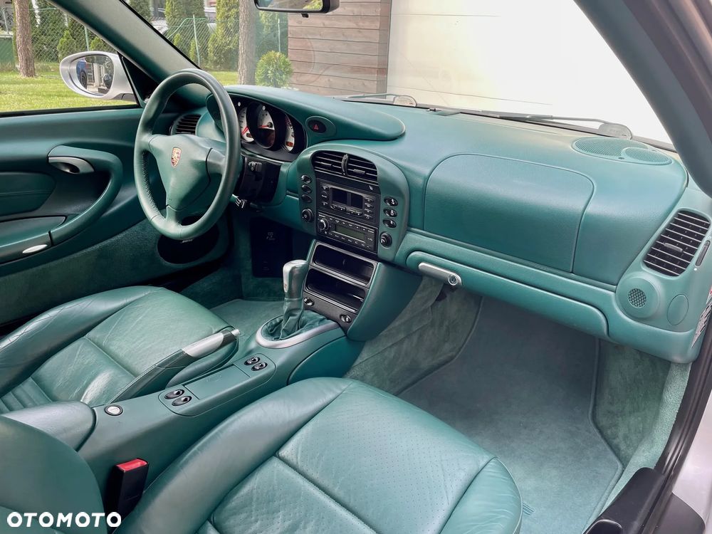 Porsche 911 Carrera 4 - 9