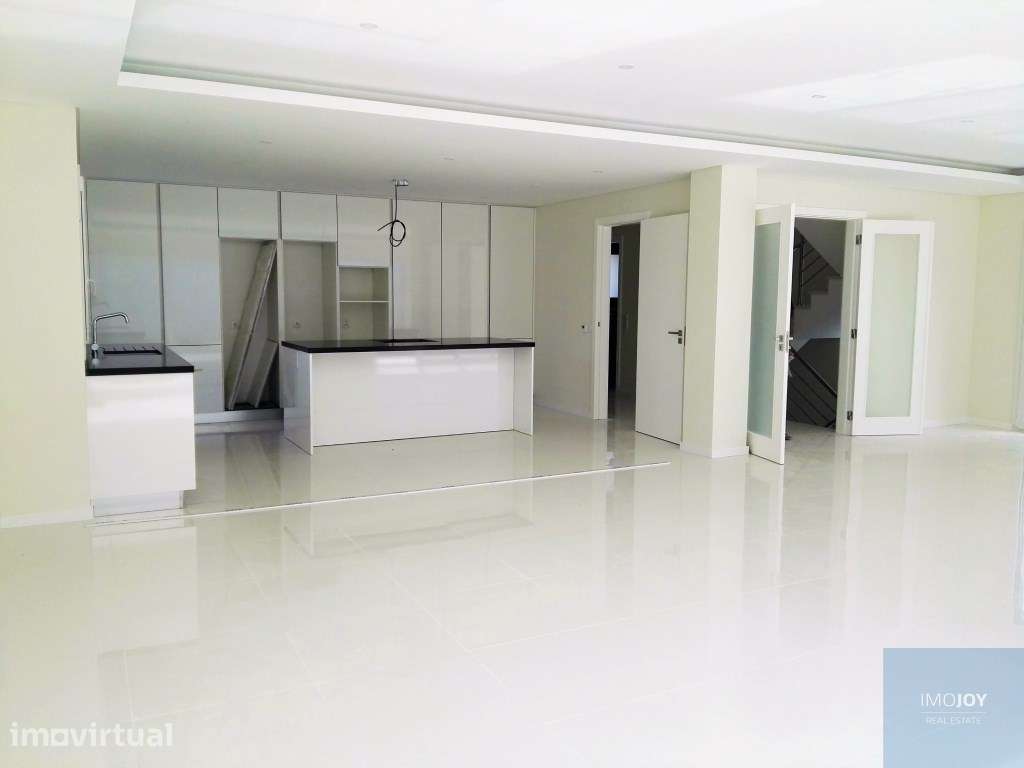 Moradia T5 Contemporânea em Birre - Grande imagem: 4/42