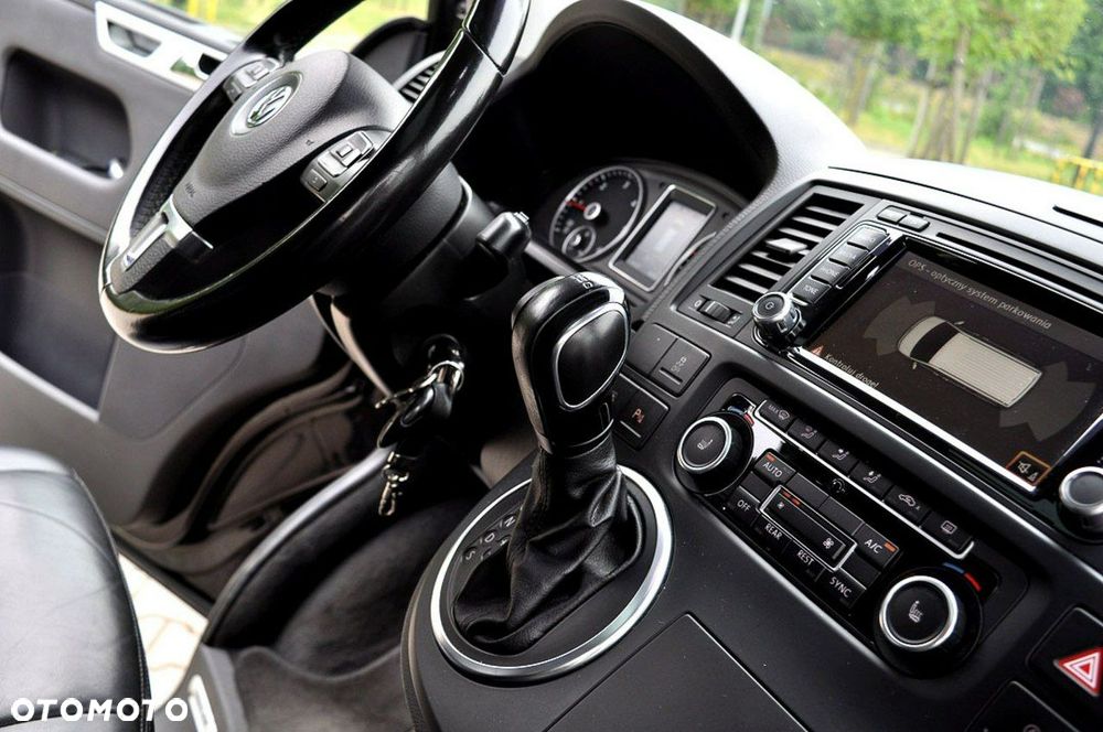 Volkswagen Multivan - 30