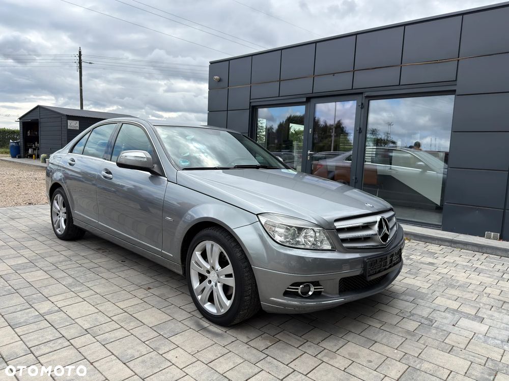 Mercedes-Benz Klasa C 180 CGI BlueEFFICIENCY Avantgarde - 6