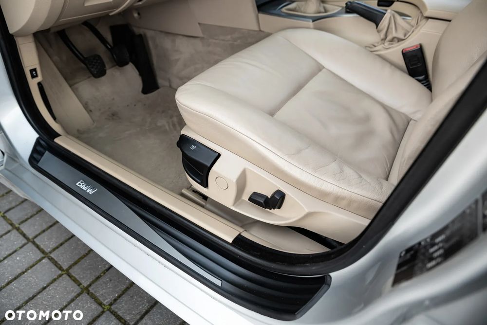 BMW Seria 5 525xi - 17