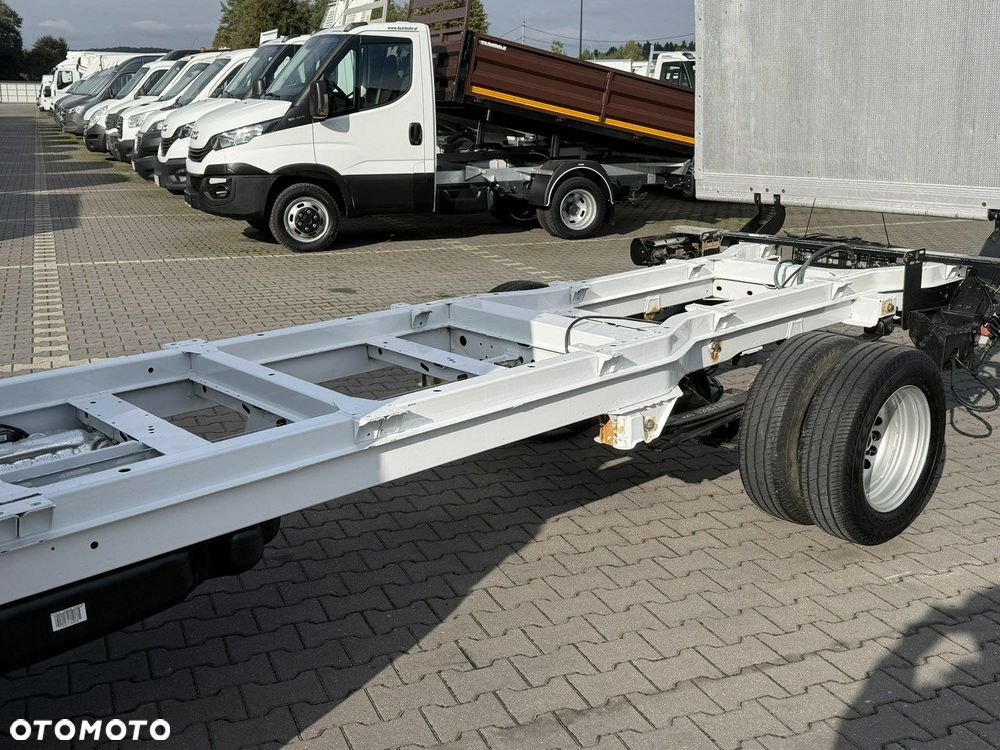 Mercedes-Benz Sprinter - 11