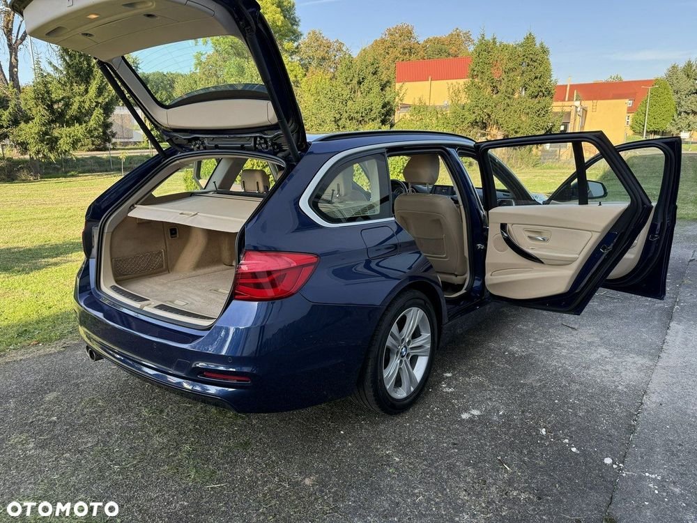 BMW Seria 3 320i Luxury Line - 30
