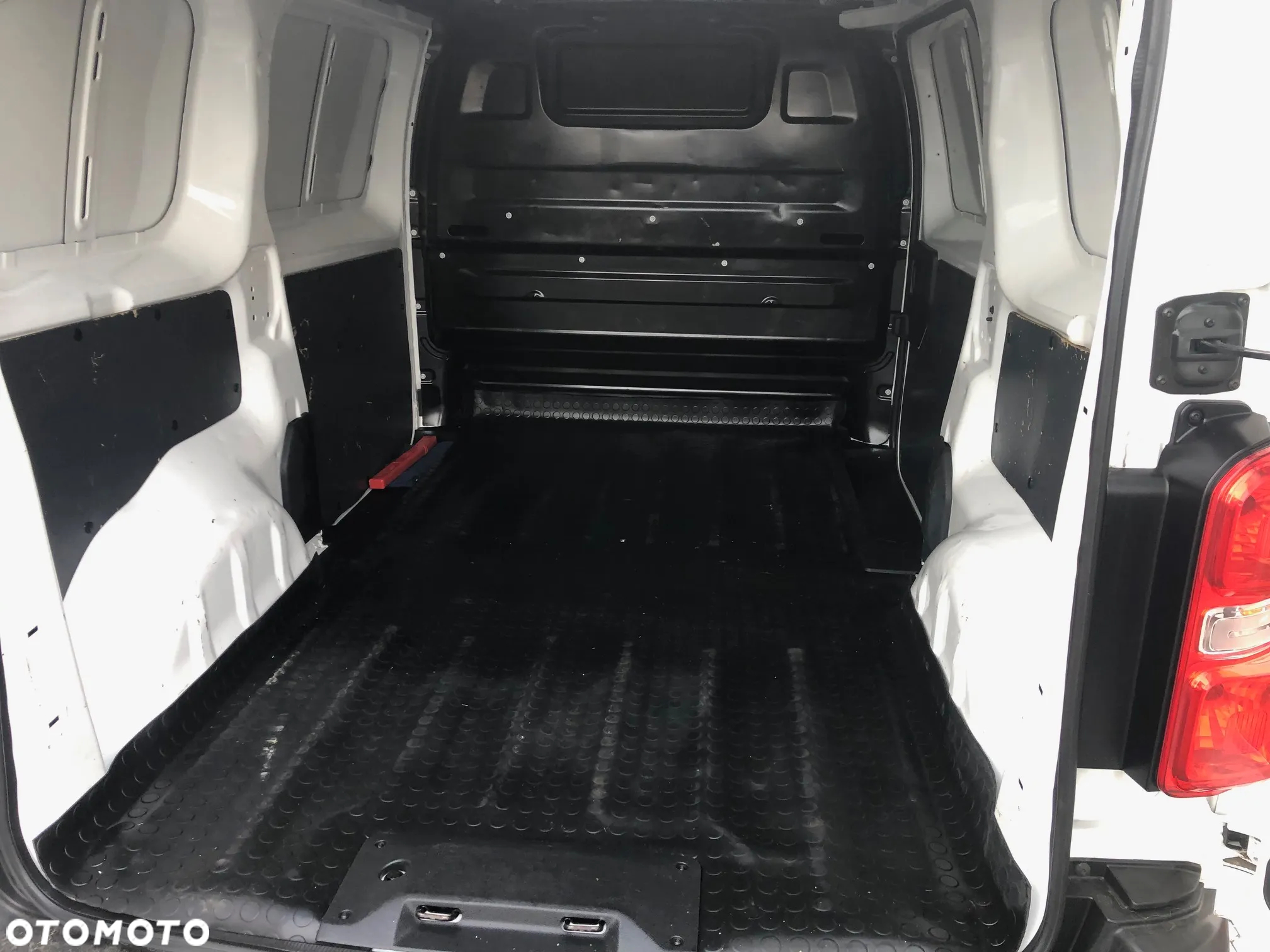 Peugeot EXPERT - 8