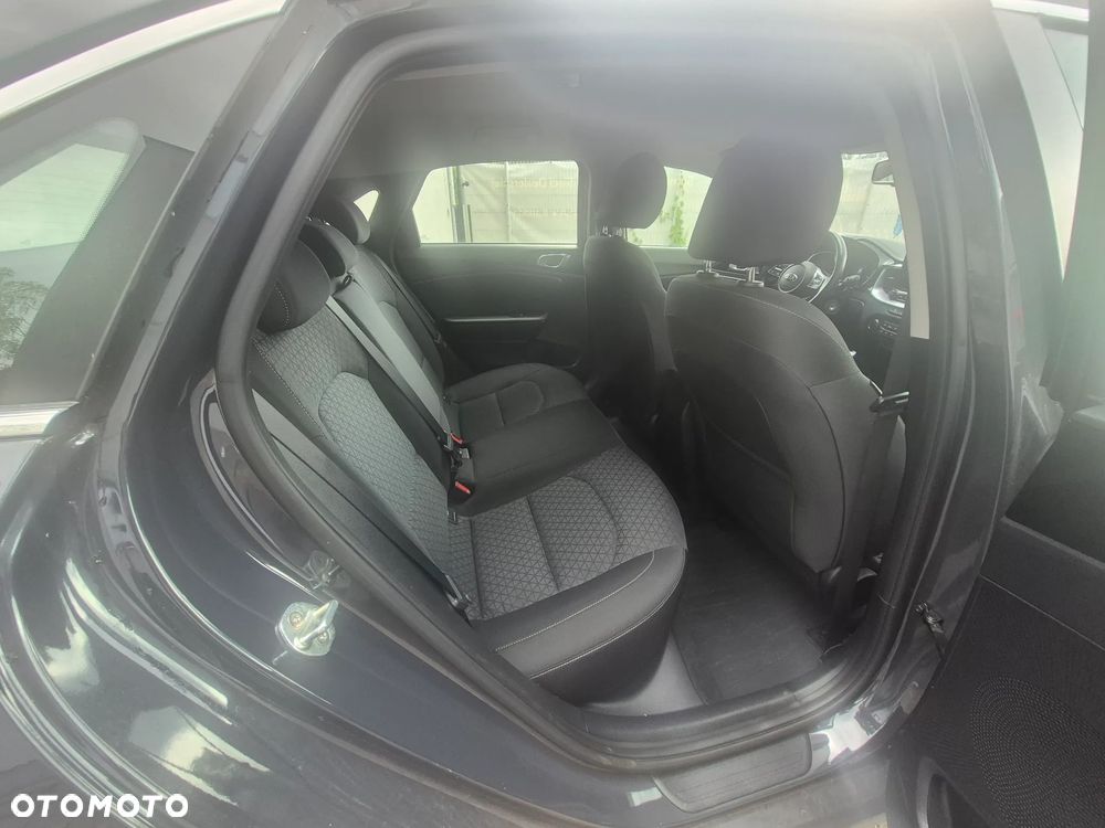 Kia Ceed 1.6 CRDi SCR L Business Line Plus - 12