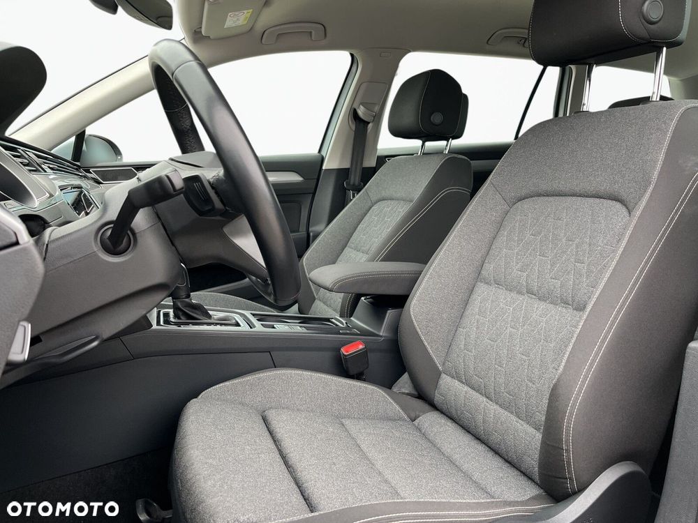 Volkswagen Passat - 13